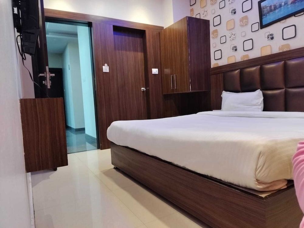 Hotel Golden Crown
