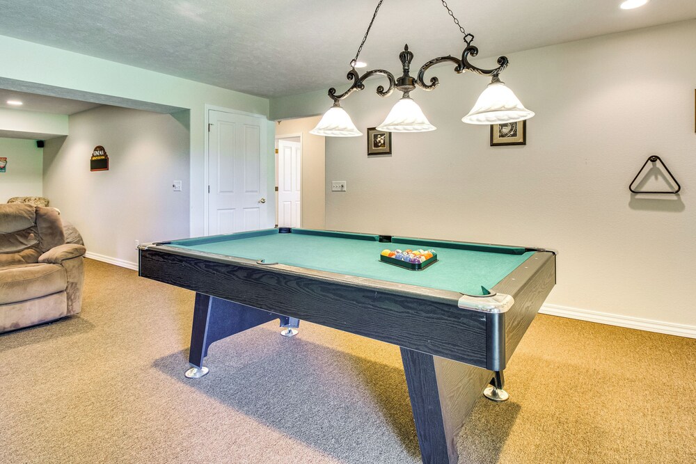 Near Bull Shoals Lake: Spacious Golfer's Getaway!