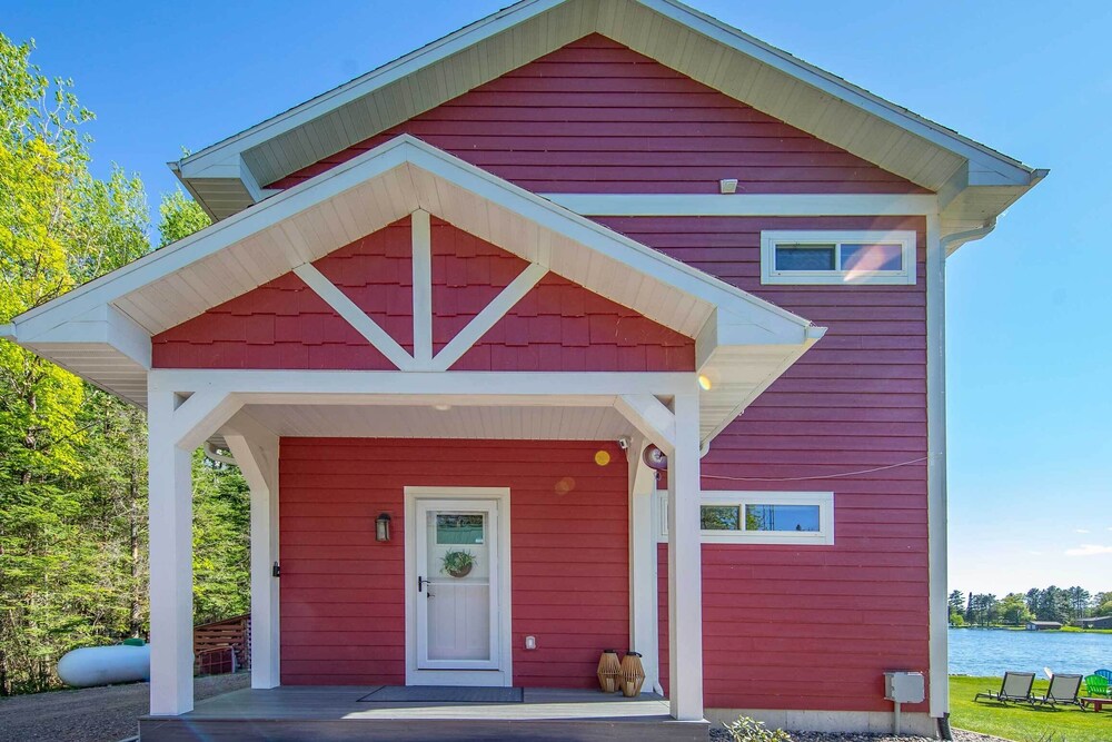 Spacious Lakeside Family Home on Big Bearskin Lake view 4