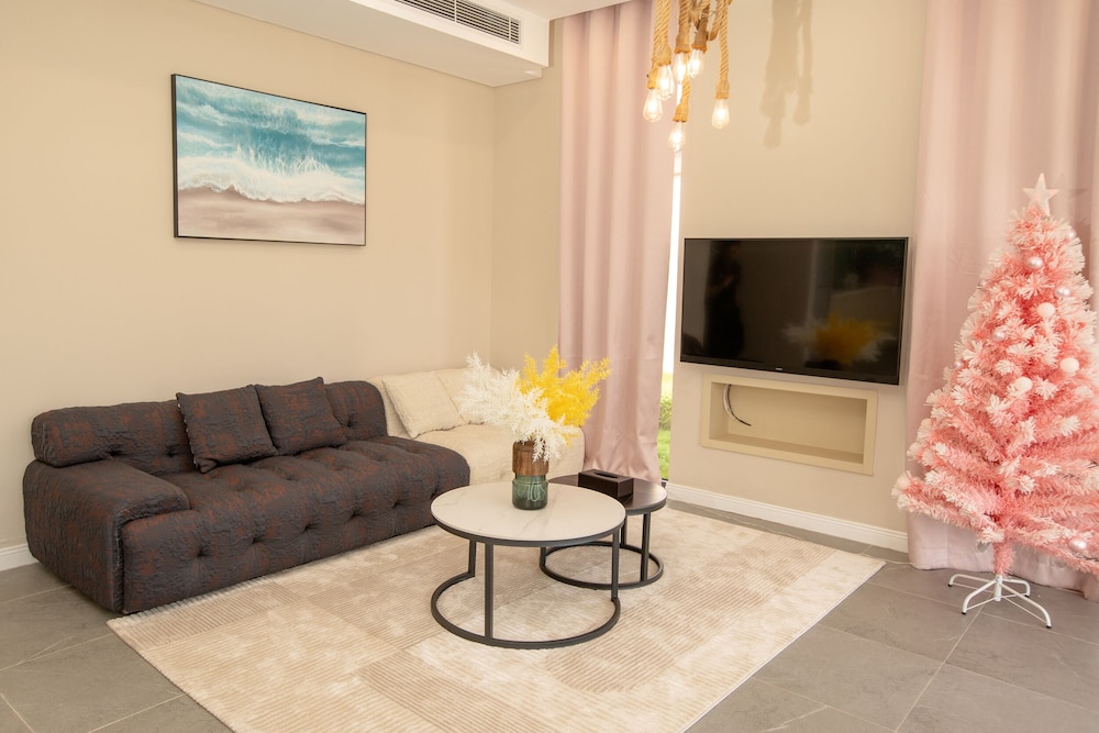 Solar LuxStay Villa - Long Beach