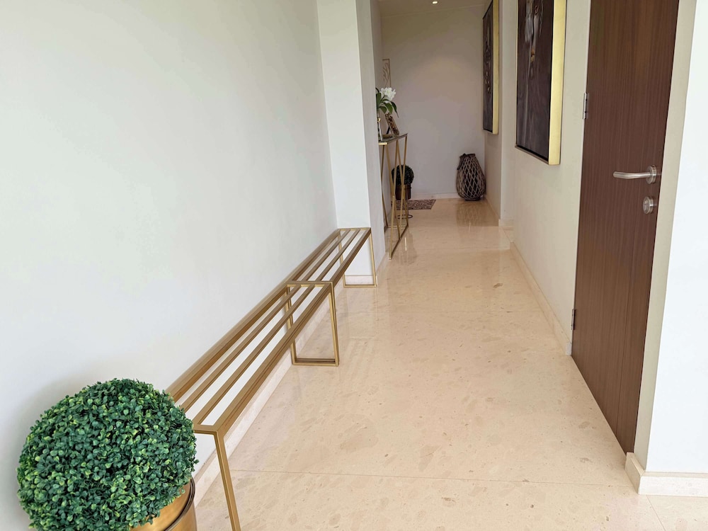 Luxury 2BR Bolongo Ocean View Private Beach