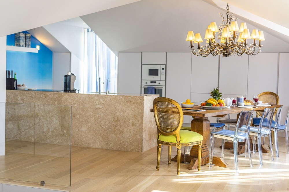 Chiado Rooftop Apartment by Cadenzalux