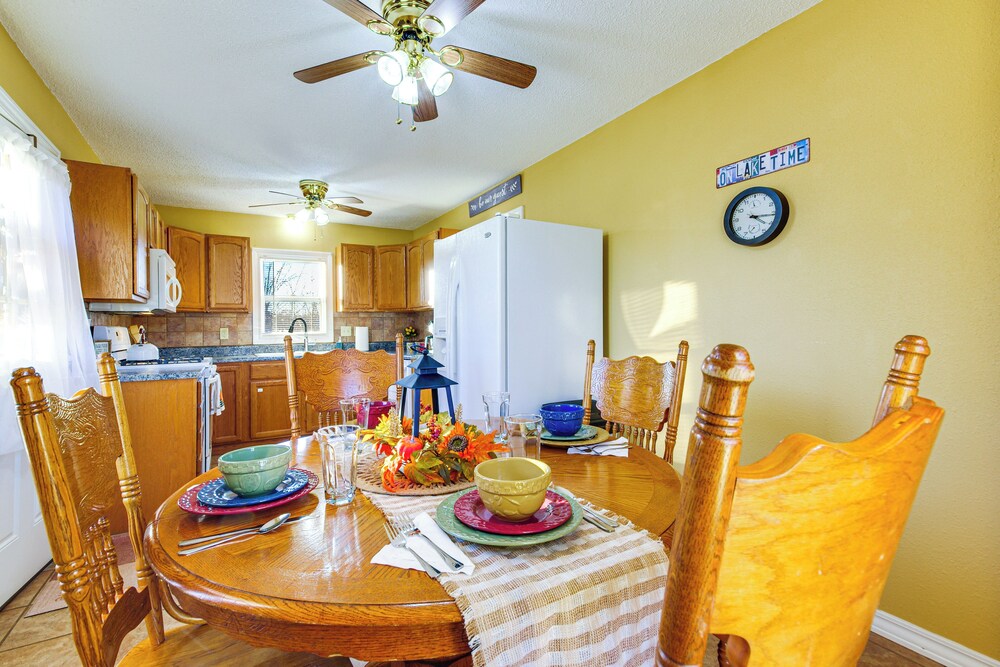 2 Mi to Stockton Lake: Family Home w/ Grill