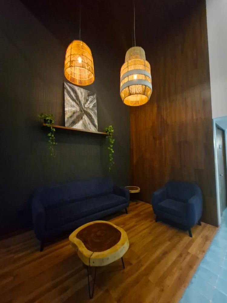 Super Cute Flat on 5th Ave in PdC Steps From Beach