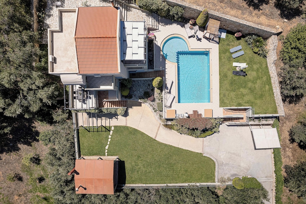 Villa Athinais