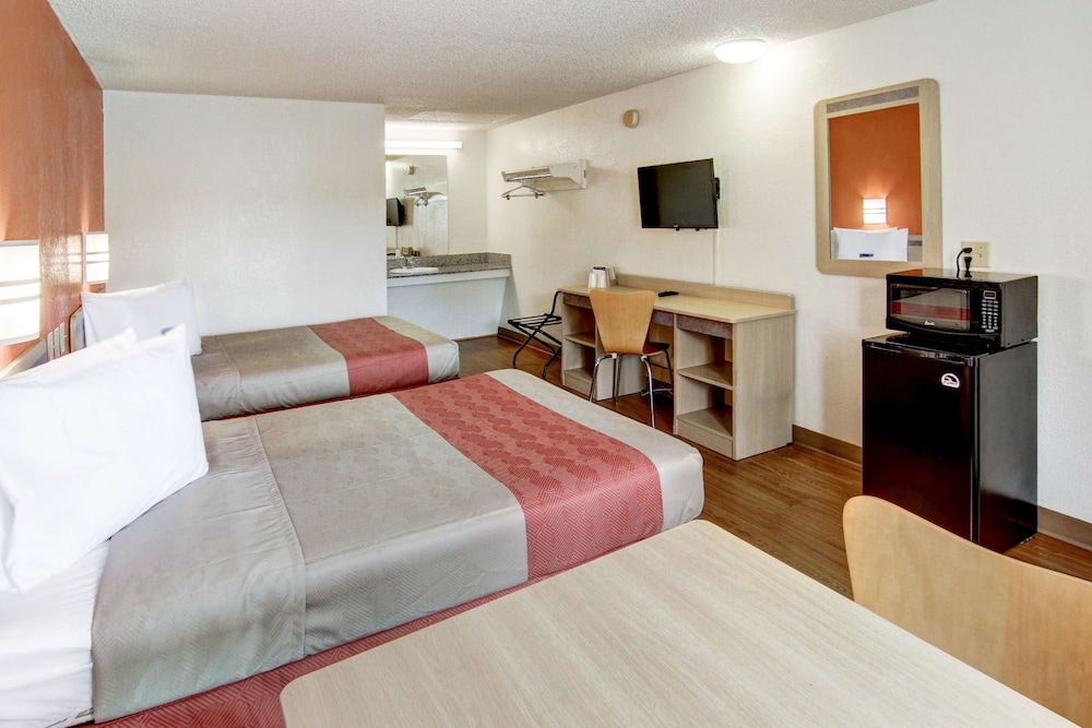Motel 6 Union City, GA - Atlanta Airport