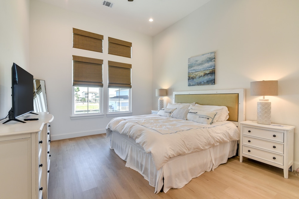 Near Terramar Beach: Home w/ Patio in Galveston