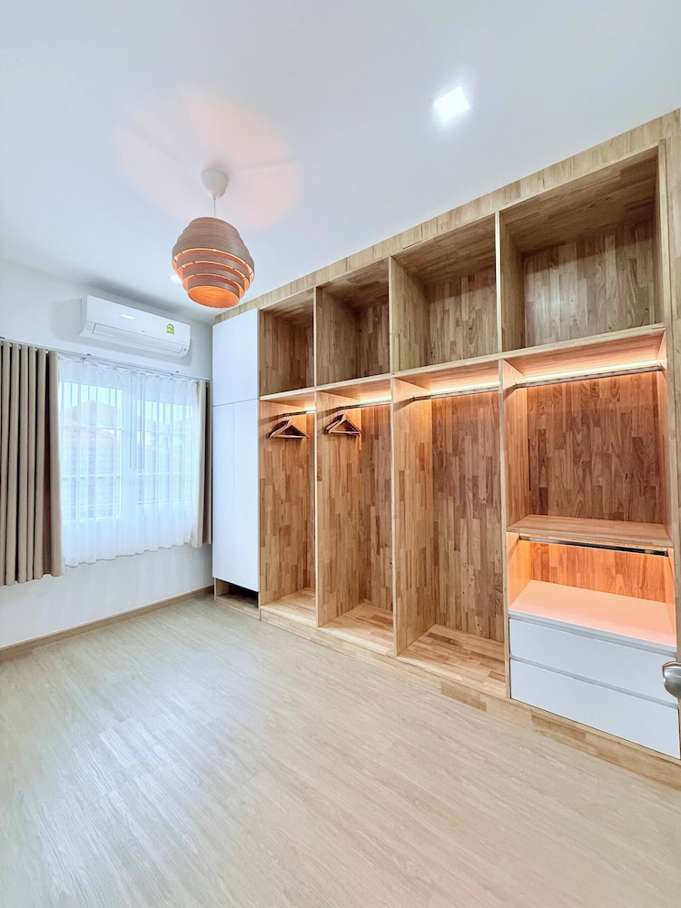 Minimalist Townhome Stay
