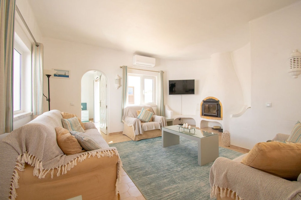 61 vdm Superb Villa on Vale do Milho With Heated