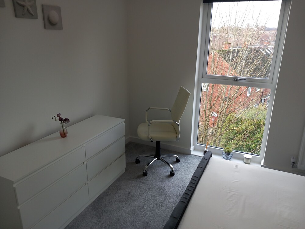 Room-charming Loughton Apartment With Ba