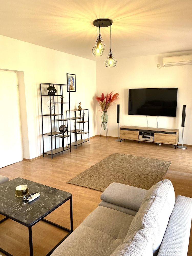 Spacious 2-bed Apartment in Cavtat