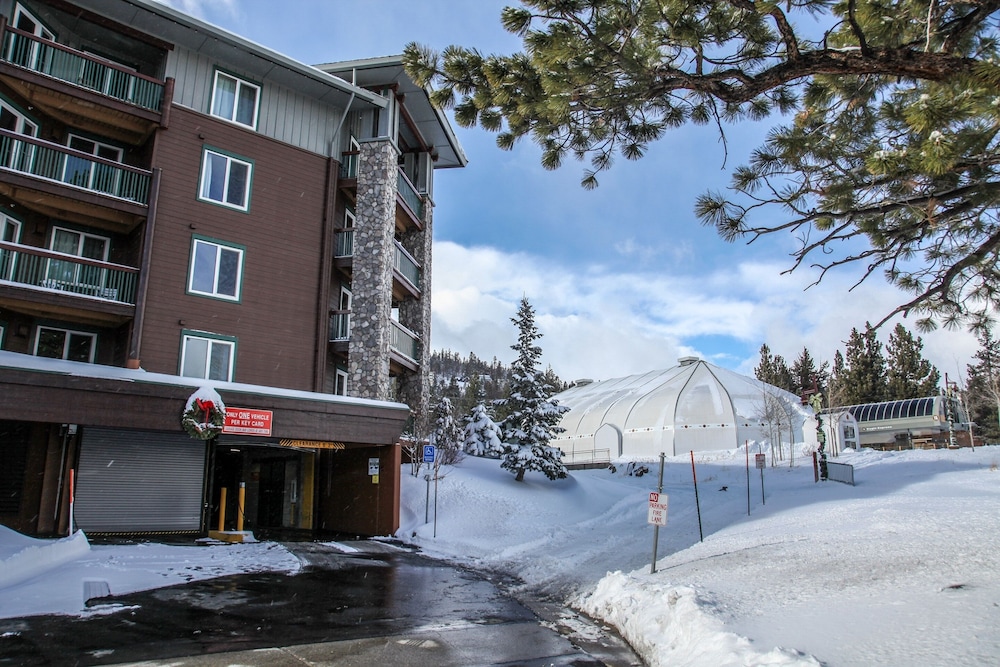 Juniper Springs Lodge 539 Deluxe Condo Great Complex Amenities near Ski-In Ski-Out by RedAwning