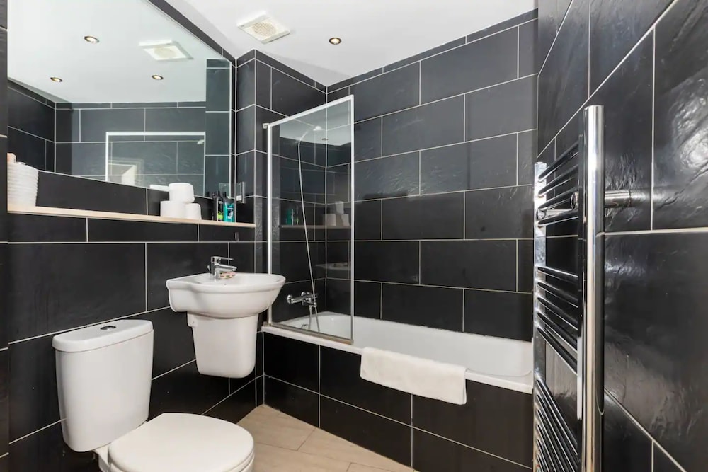 Radiant 2 Bedroom Apartment in East London
