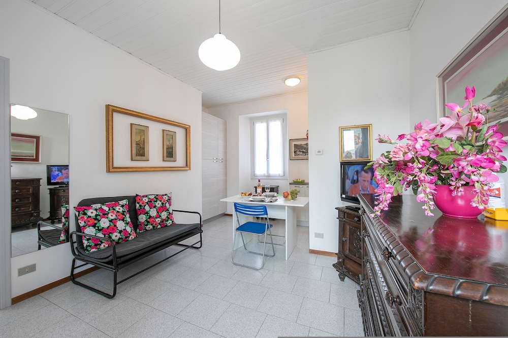 Casa Olivia Little Sweet Escape view 3
