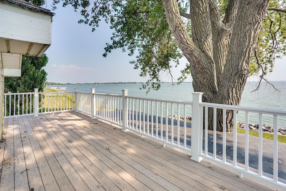 Waterfront Lake Poinsett Retreat w/ Fire Pit! - Property Image 9
