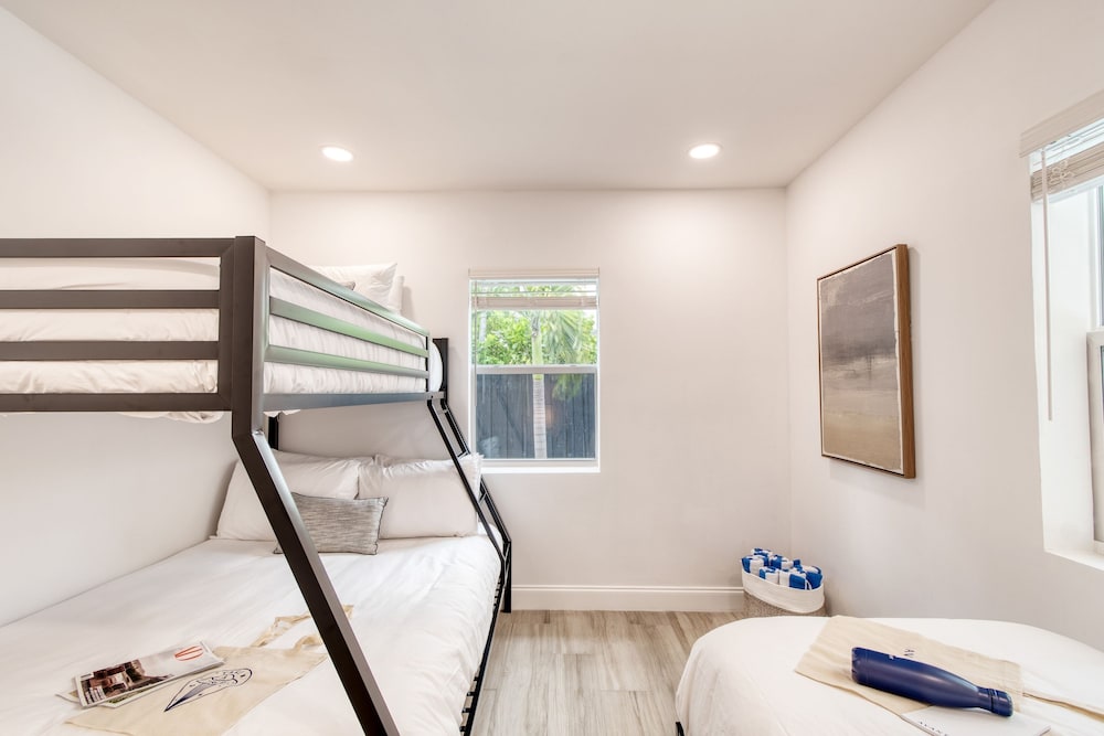 Turtle Nest by Avantstay Near Downtown Beaches - Chic FL Escape