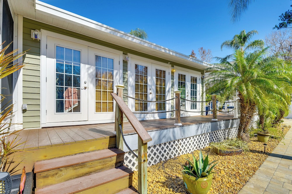 < 1 Mi to Boat Ramp: Canal-front Retreat in Astor!
