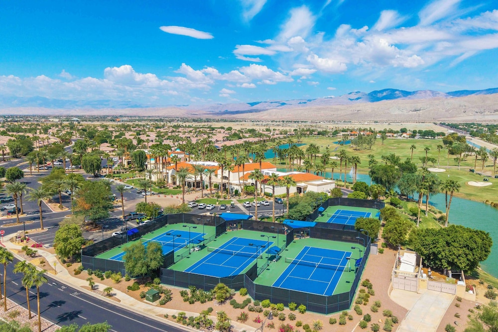 Desert Fairway Oasis