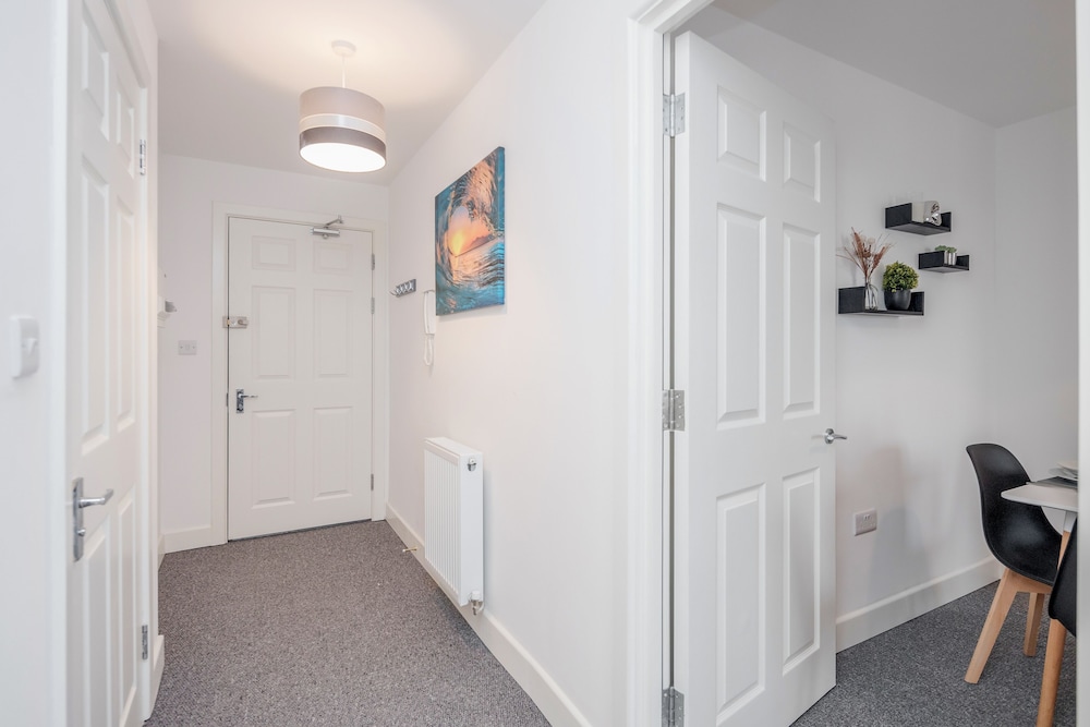 Livestay-spacious Modern One Bed Apt Near Heathrow view 3
