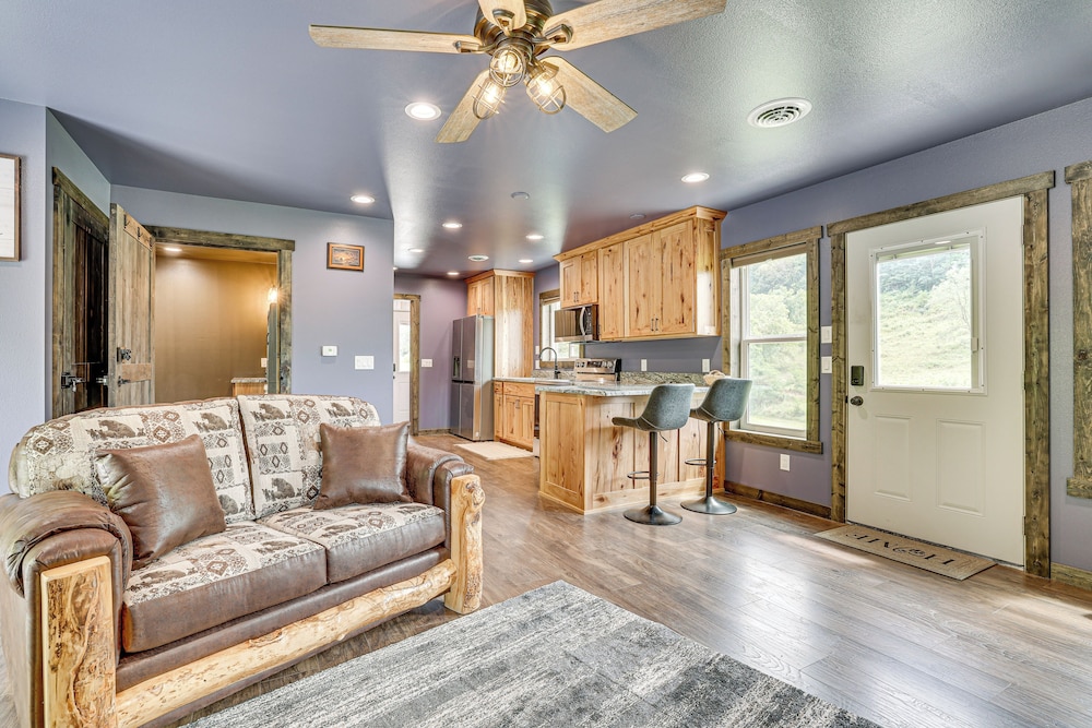 Hike, Fish & Relax: Kickapoo River Cabin!