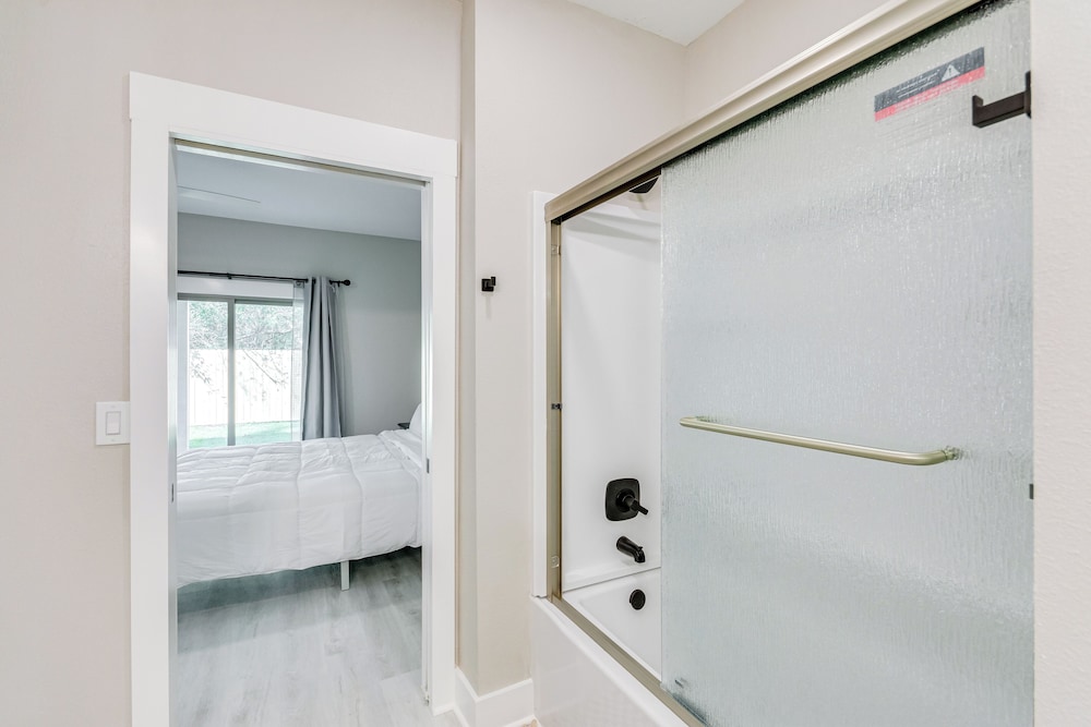 Pet-friendly Pensacola Home: Central Location