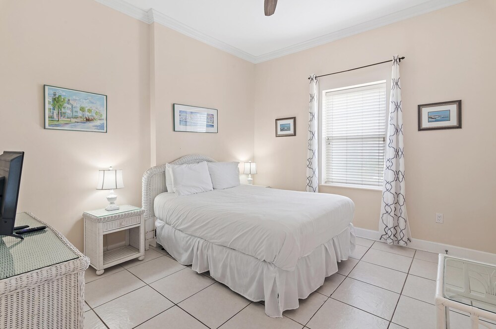 Pavilion Palms 205b