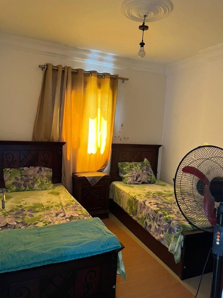 Females Only Host Is Woman Citycenter Near All view 5