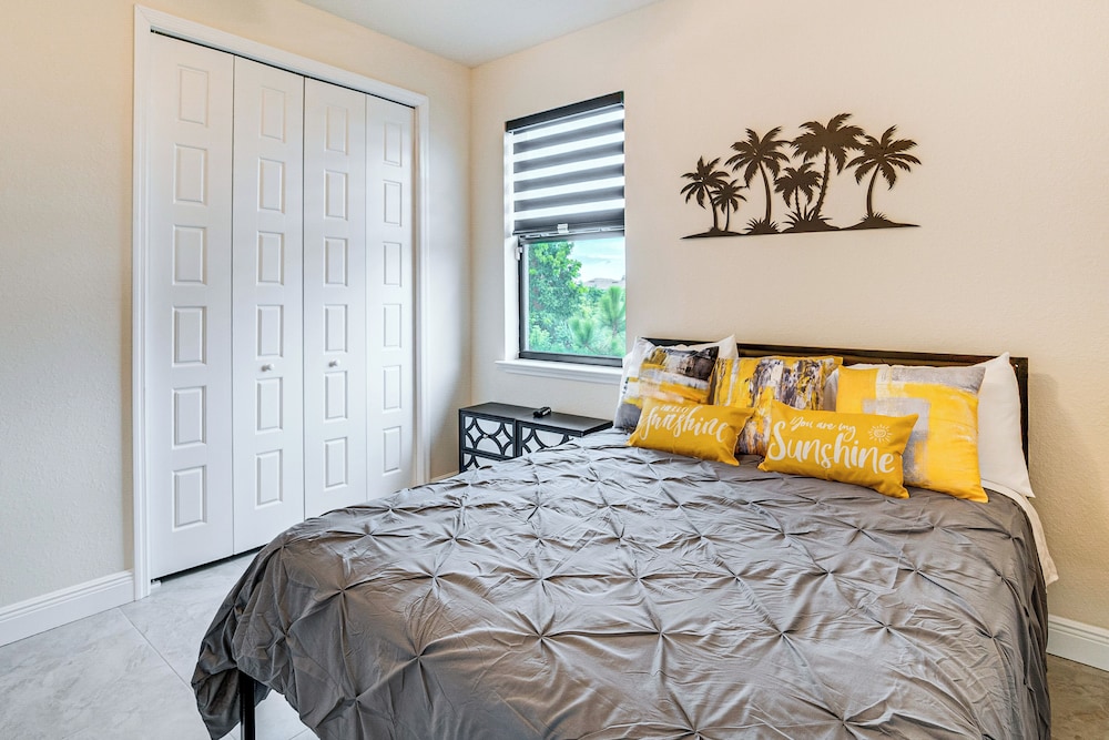 10 Mi to Beaches: Modern Retreat in Port Charlotte