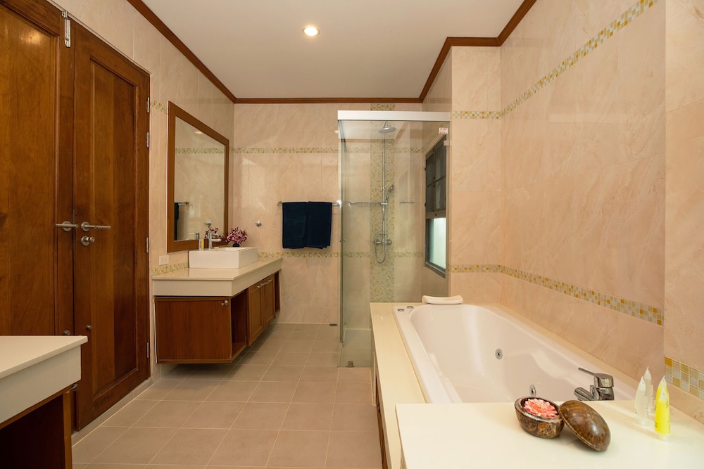 Balinese-Style 3BR Pool Villa Tina