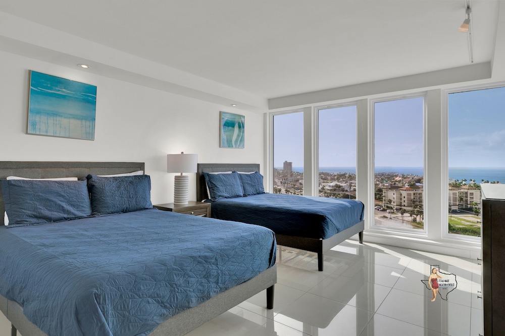 Bahia Mar-Solare Beachfront & Two Pools