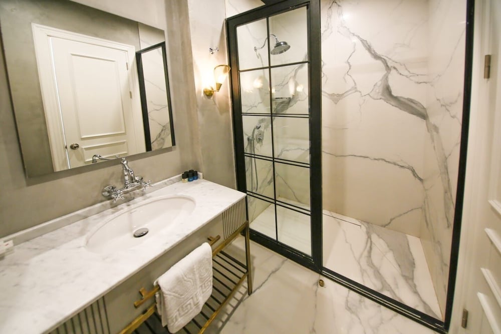 Royal Tophane - Image 34