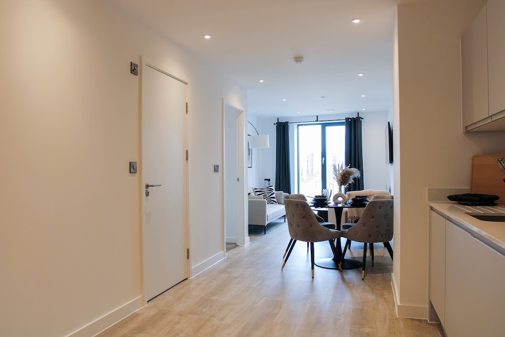 Slate Suite 1BR City Views