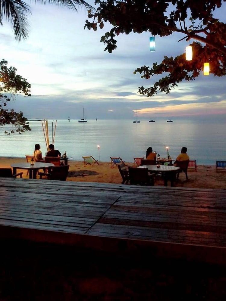 Think & Retro Cafe Lipa Noi Samui