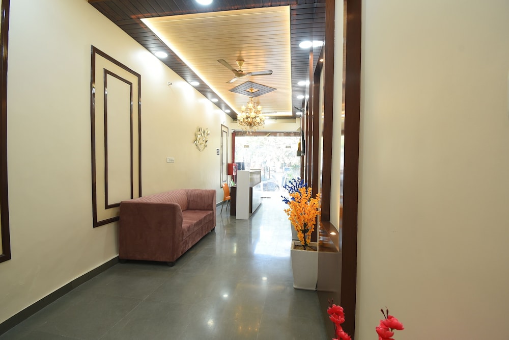 Hotel Royal Retreat - Business & Leisure Hotel
