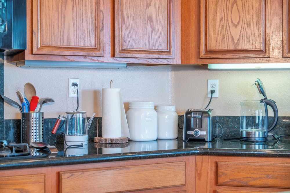 Spacious Golf Course Retreat - w/ Modern Kitchen