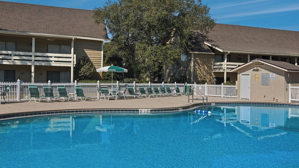 Sleeps 8 w/ Resort Pools, Tennis, Golf & Beach Access + Attraction Tickets!