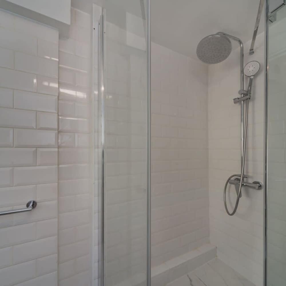 Classy Bourgeois Chic 2 Bedroom Apt in Le Marais