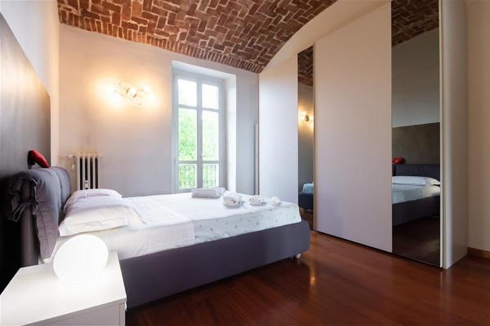 Torino Cenisia & Porta Susa Roomy Flat photo 5
