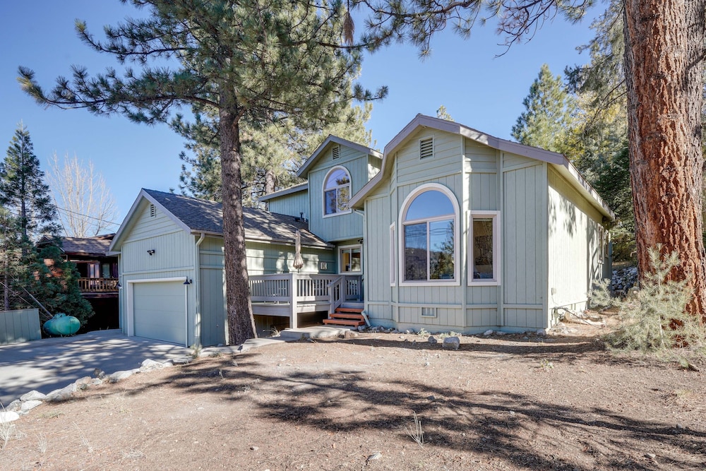 Serene Pine Mountain Club Home w/ Pool Access! view 4