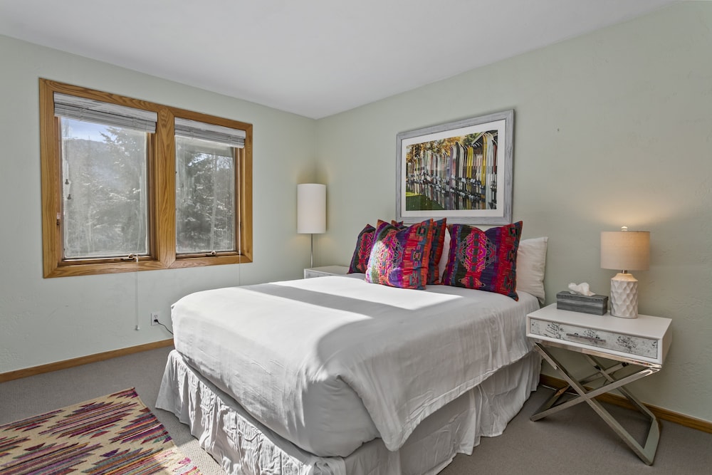 2060 Solamere Drive - Four Bedroom Home 4 Condo