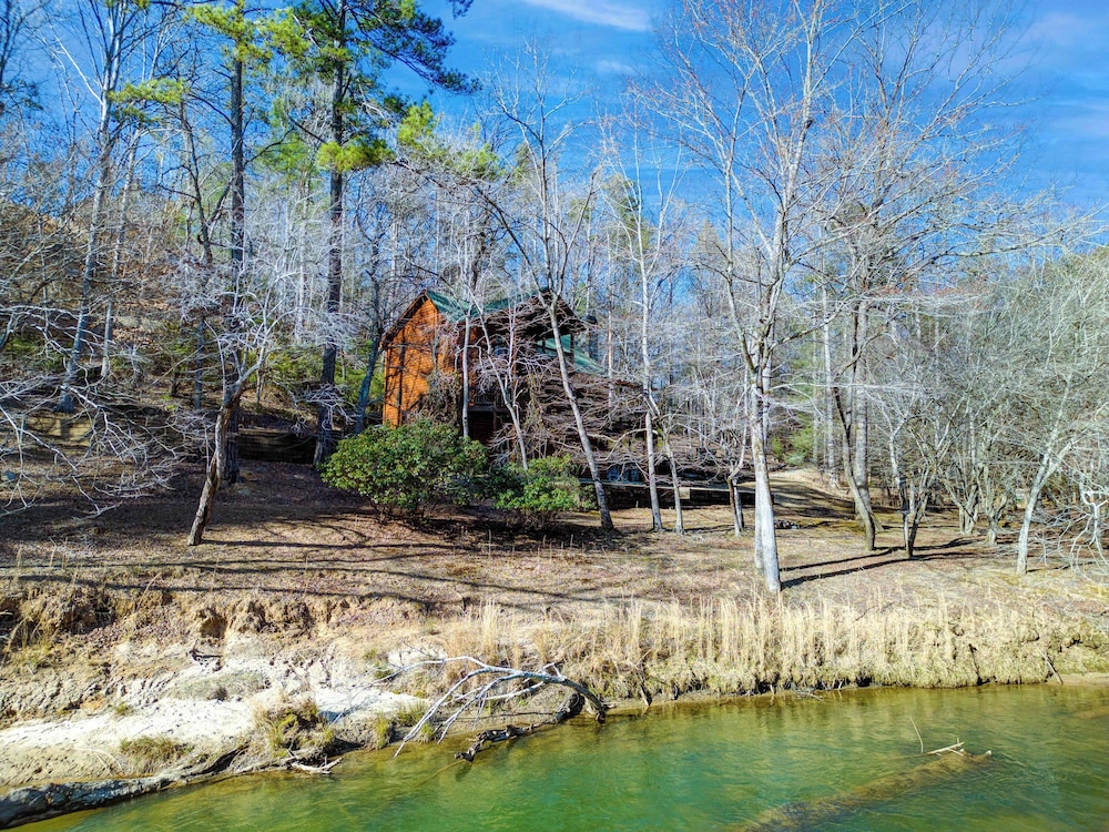 New! Riverfront Retreat Sleeps 12 Ellijay