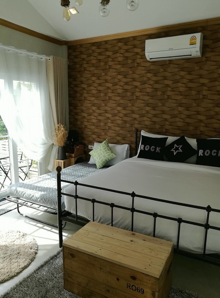 Vanida Antique Home