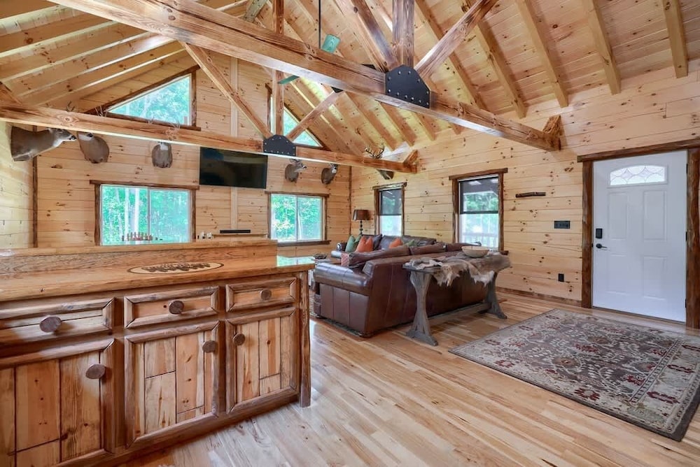 Seven Pines Cabin - Secluded in Hocking Hills