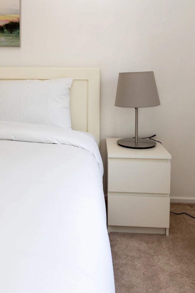 Spacious & Welcoming 4BD House - Kennington