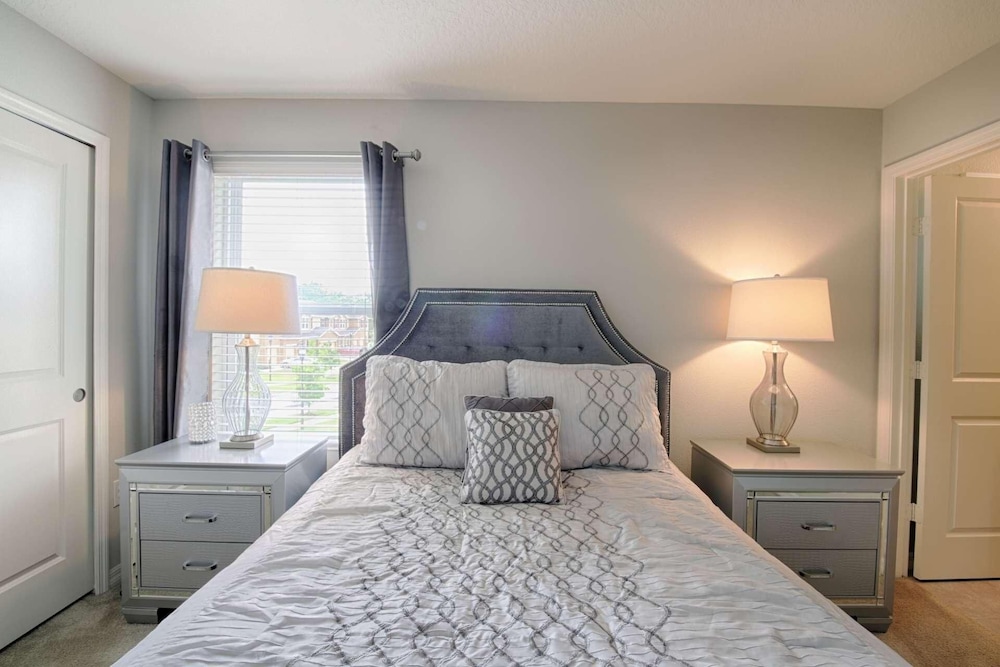 5137 Compass Bay