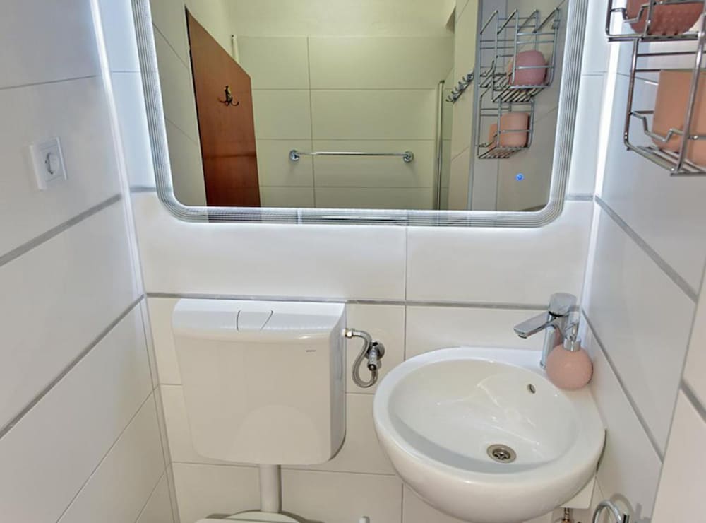 Peaceful and Secluded Krk Apartment With Terrace