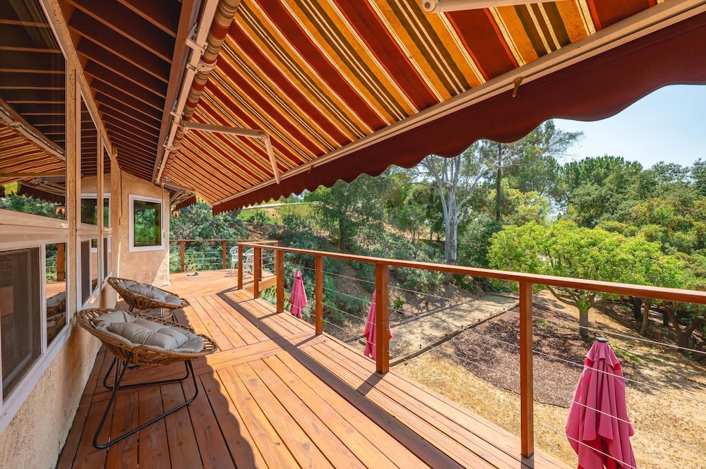 Mountain View Family Retreat w Game Room Scenic Decks
