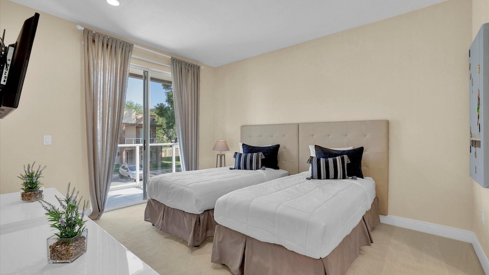 Magic Village Resort 4 Bedroom townhome with Outdoor Kitchen 4 Townhouse