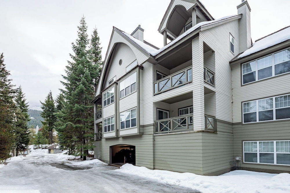 Deer Run by Whistler Premier