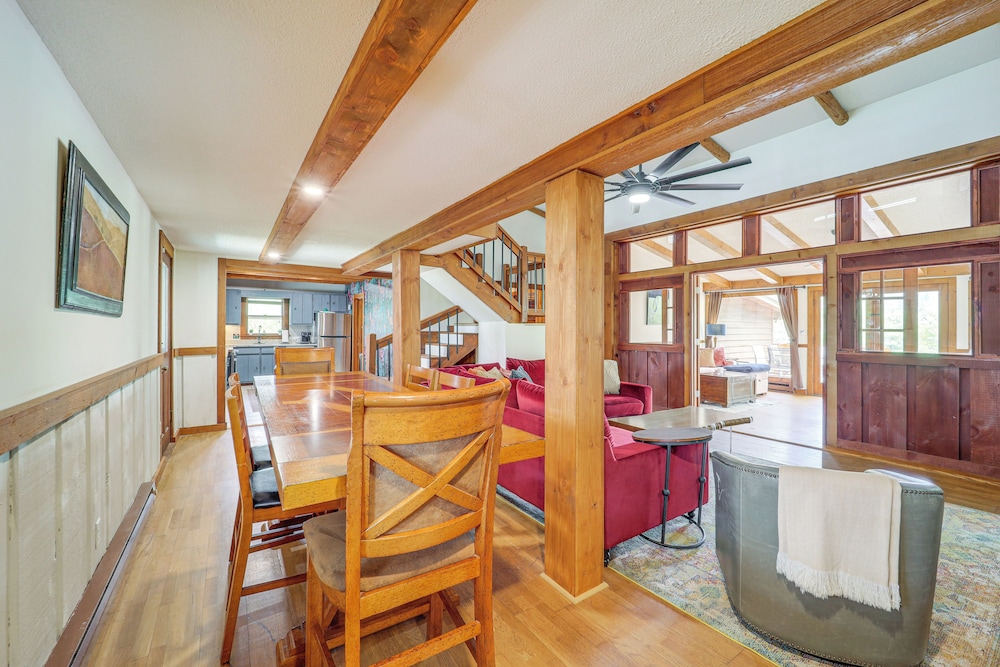 2 Mi to Appalachian State: Cabin w/ Outdoor Spaces